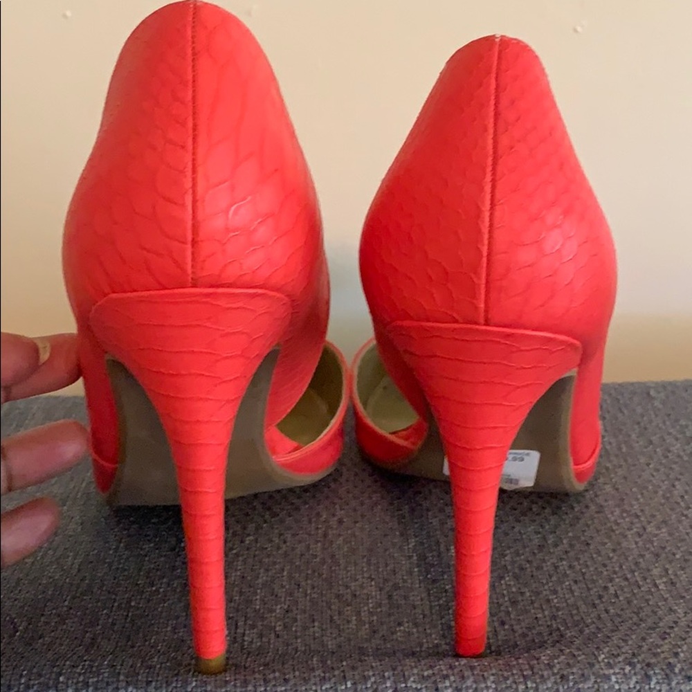 Pumps - Picture 2 of 3